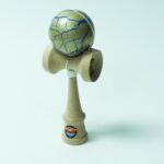 Bahama Kendama Crackle – Black Over White (Metallic Gold/Blue)